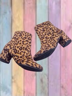 Time And Tru Brown Leopard Cheetah Print Ankle Bootie Boots NWOT